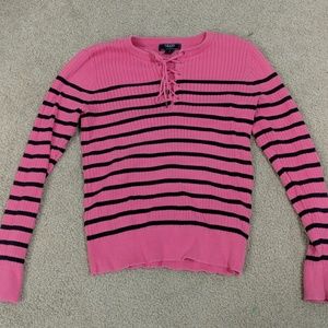 Long sleeve shirt with lace up